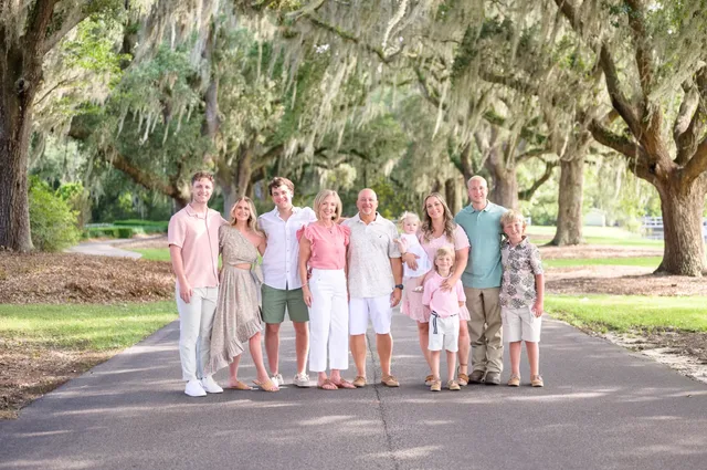Family under the oaks - Caledonia Golf & Fish Club