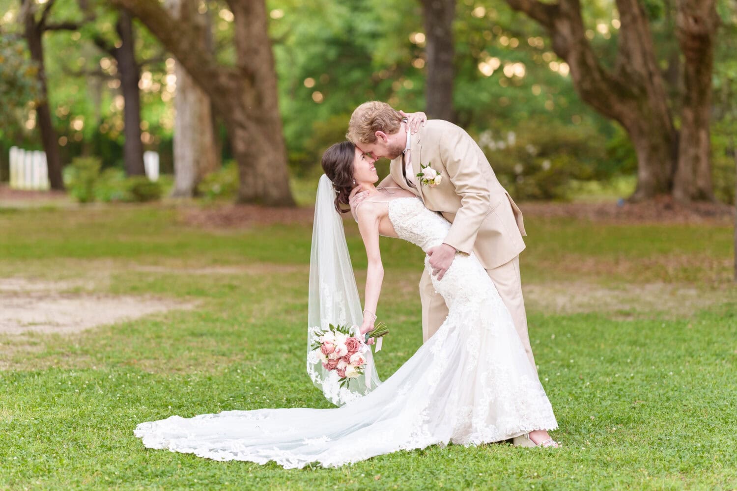 Dip back for a kiss under the oaks - Tanglewood Plantation