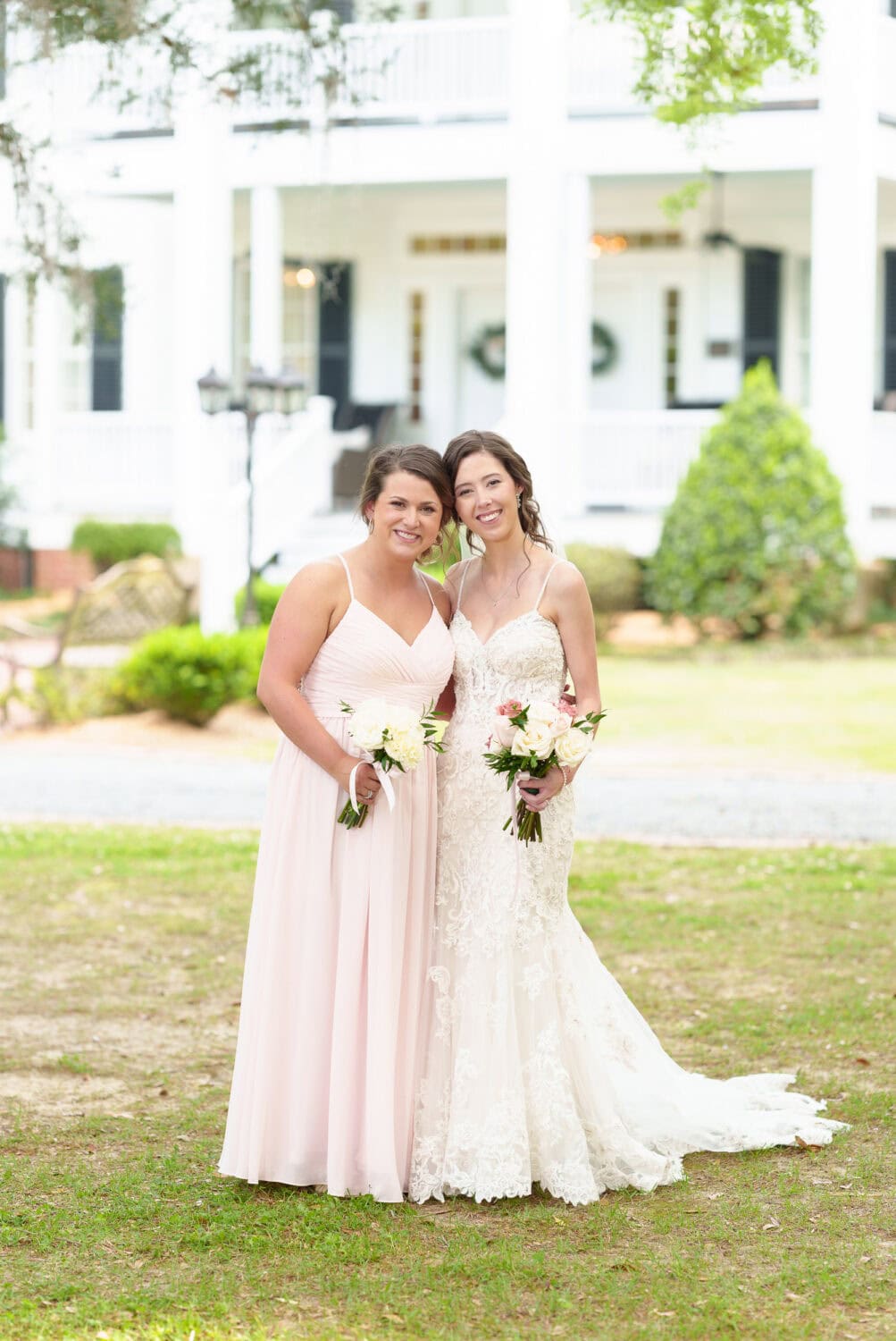 Portraits of the bride and bridesmaids in front of the house - Tanglewood Plantation