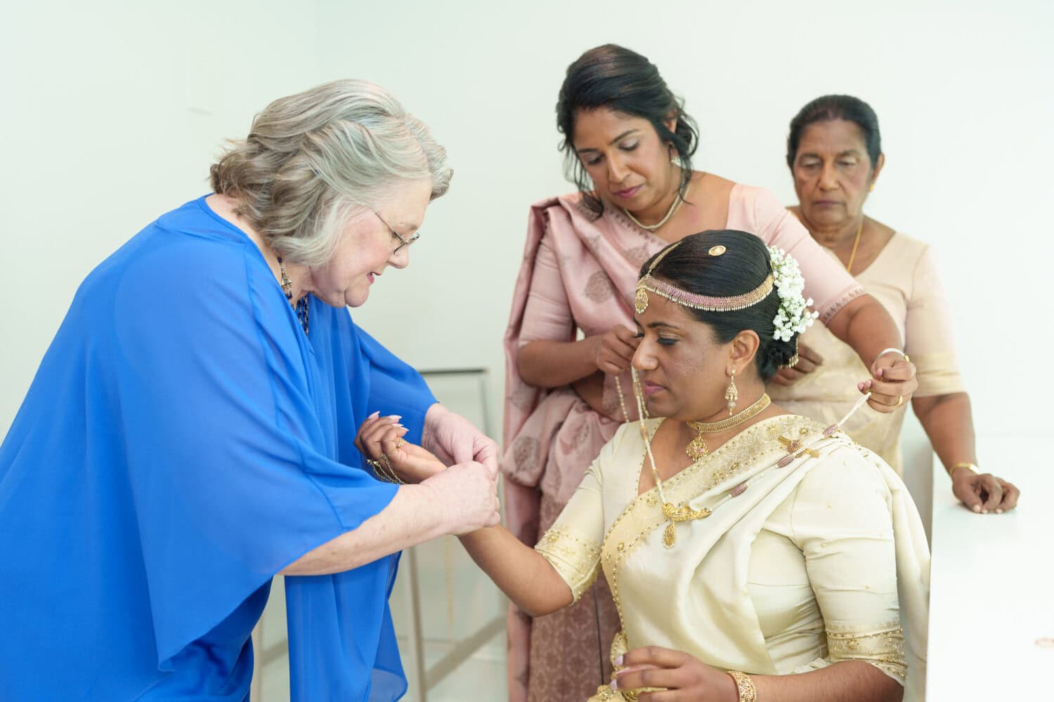 Putting on bride's Sri Lanka hand jewelry  - 21 Main Events