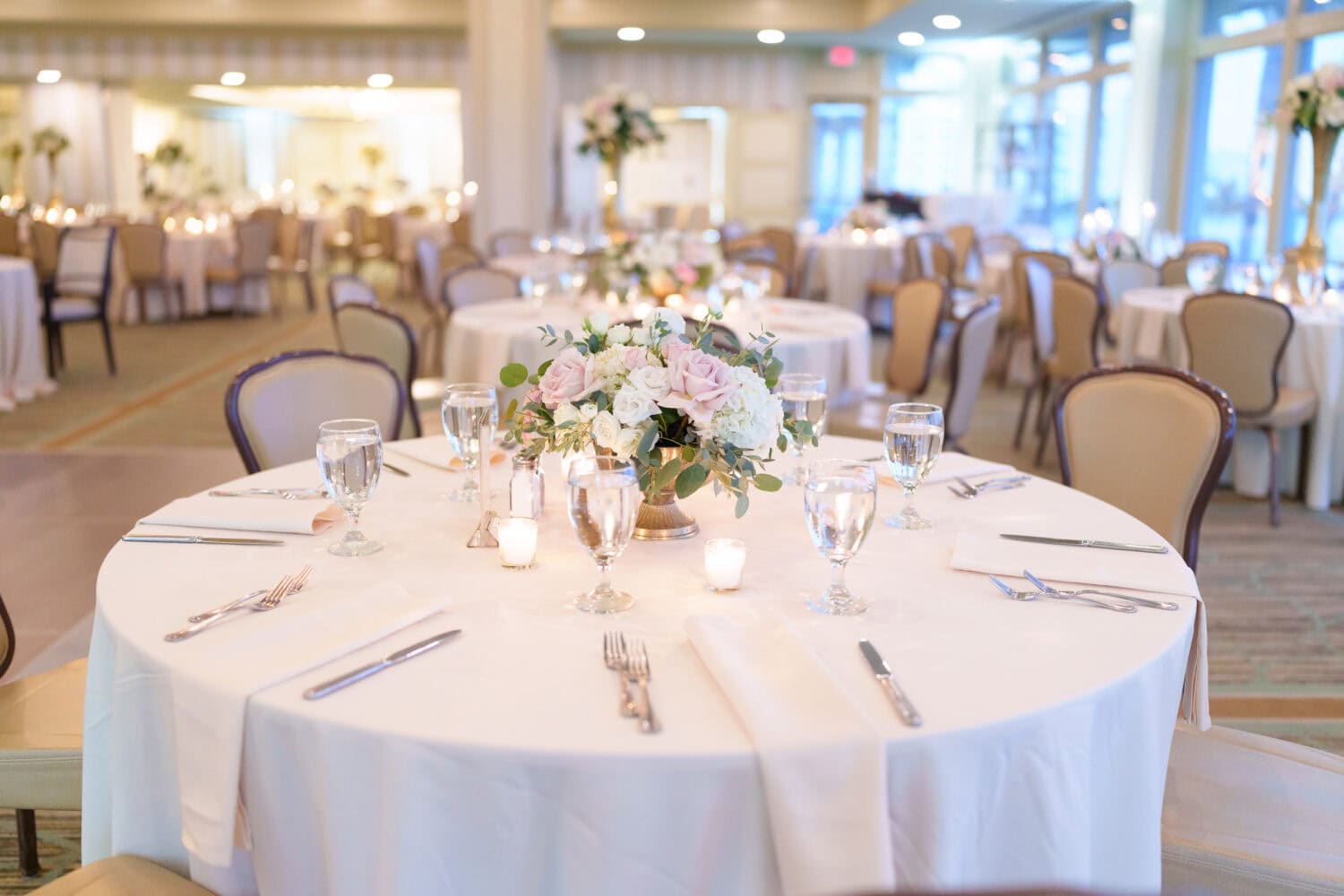 Ballroom table details - Dunes Golf & Beach Club