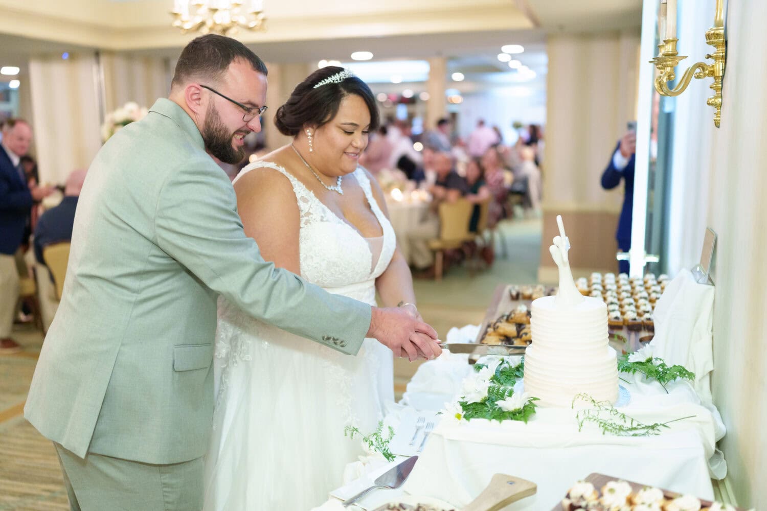 Cake cutting - Dunes Golf & Beach Club