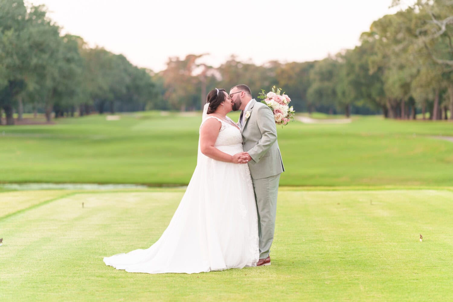 Kiss on the golf course - Dunes Golf & Beach Club