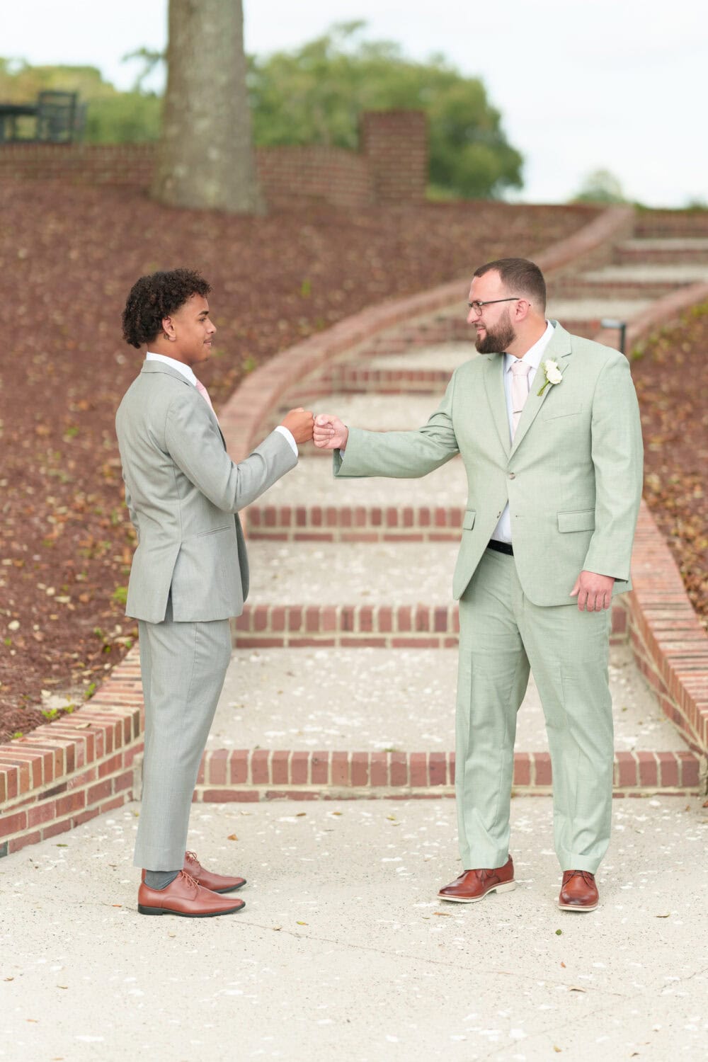 Pictures with the groom and groomsmen before the ceremony - Dunes Golf & Beach Club