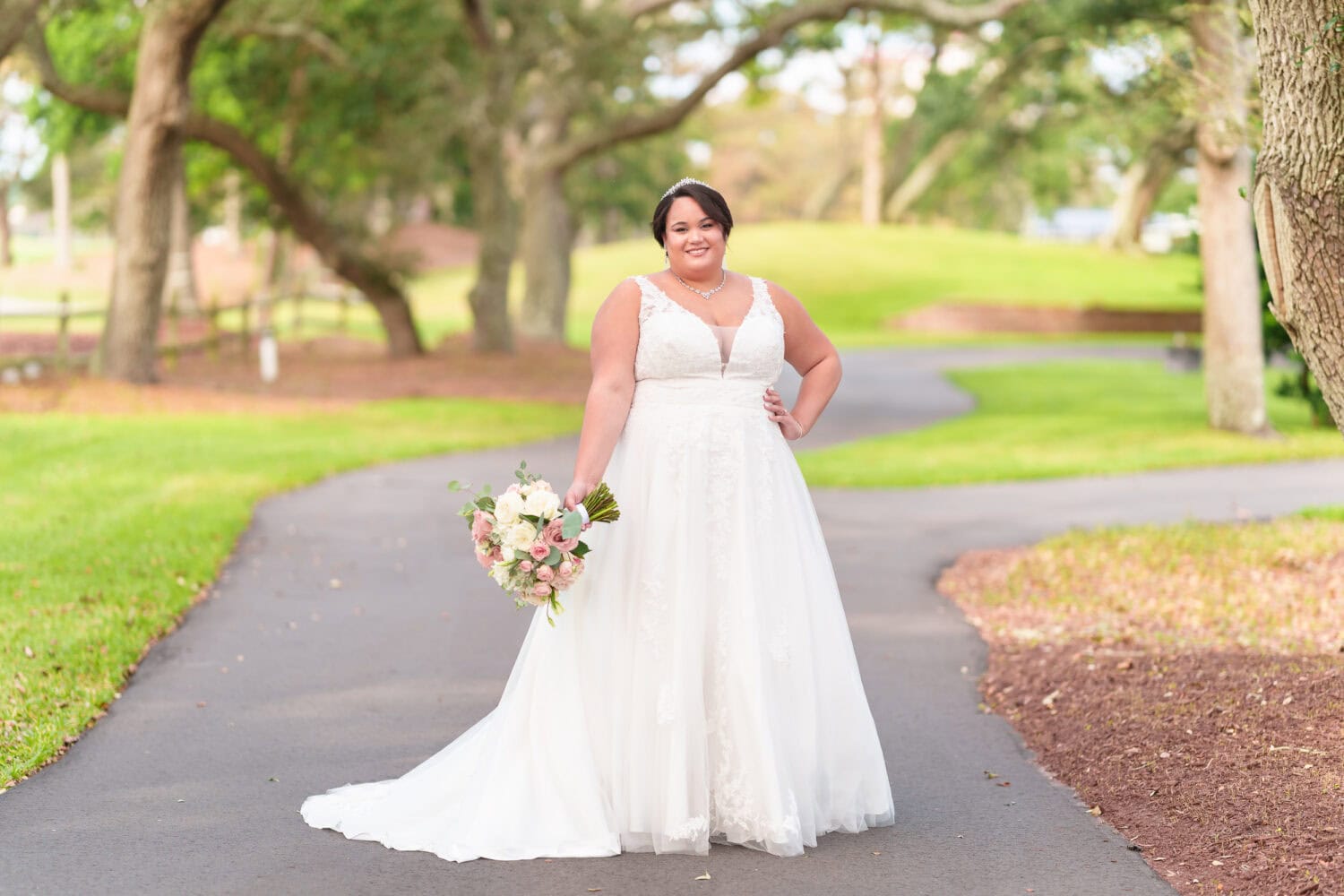 Portraits of the bride under the oaks - Dunes Golf & Beach Club