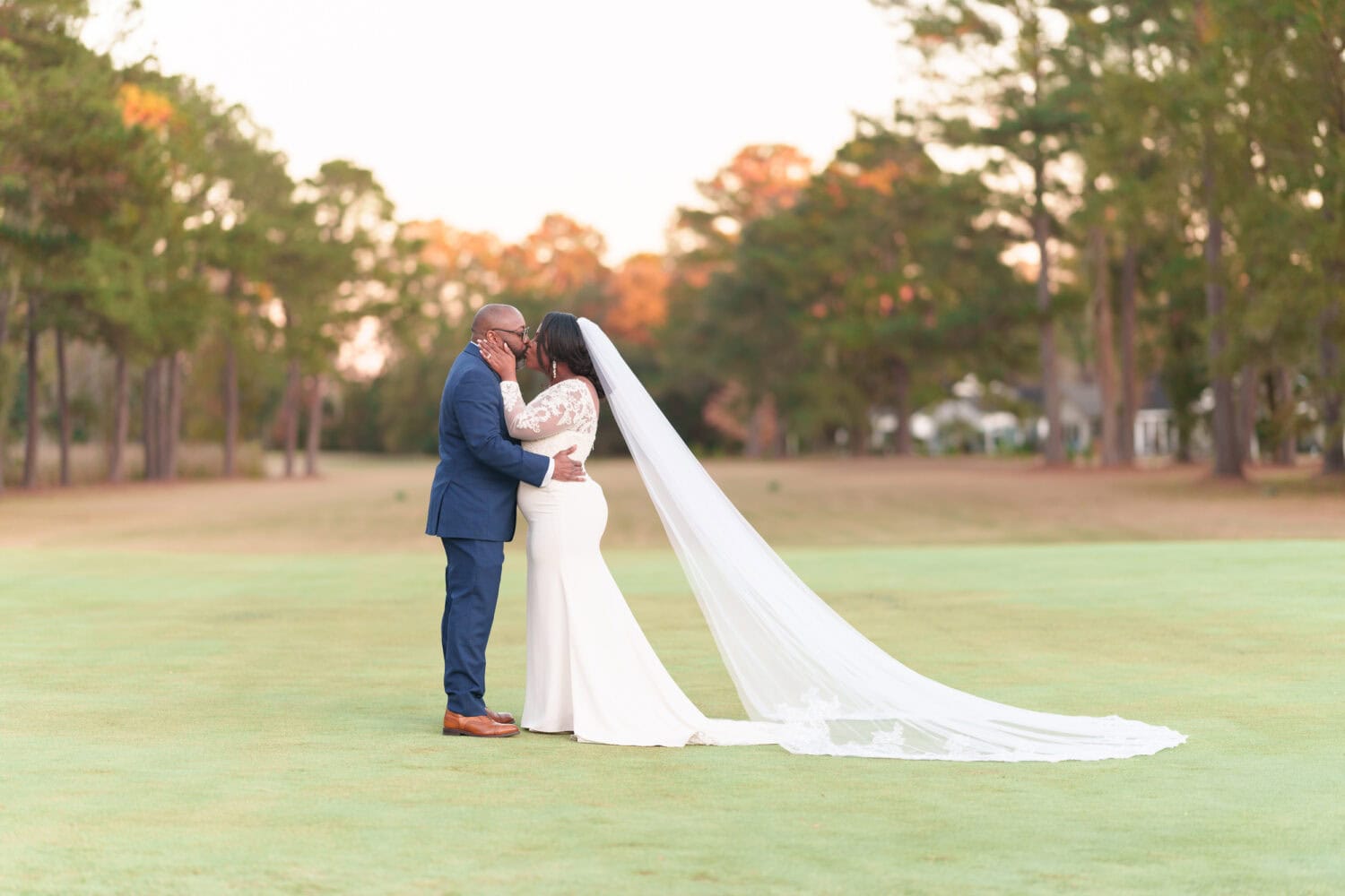 Kiss on the golf course - Wedgefield Country Club