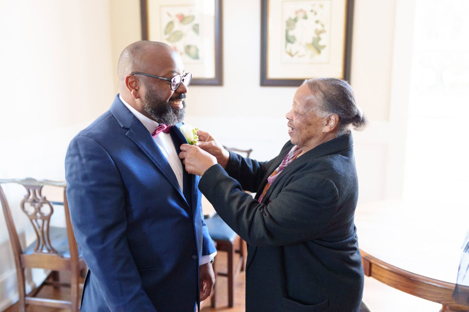 Mom putting on groom's boutonniere  - Wedgefield Country Club